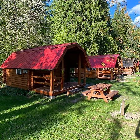 Revelstoke Rv & Cabin Resort מראה חיצוני תמונה