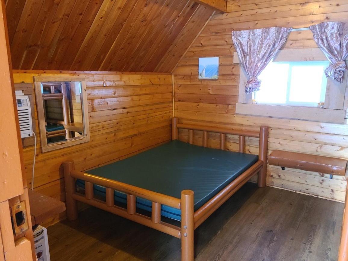 Revelstoke Rv & Cabin Resort מראה חיצוני תמונה