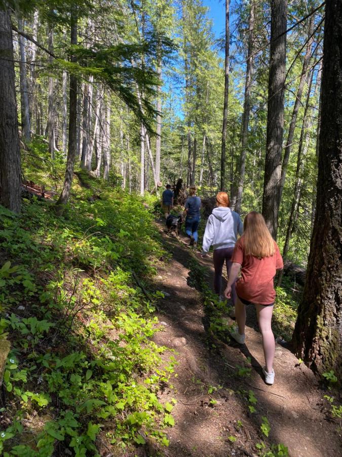 Revelstoke Rv & Cabin Resort מראה חיצוני תמונה